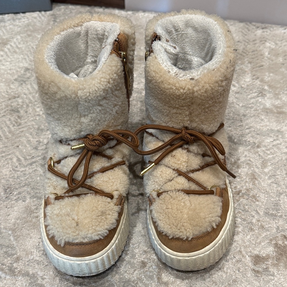 Gently used pajar boots